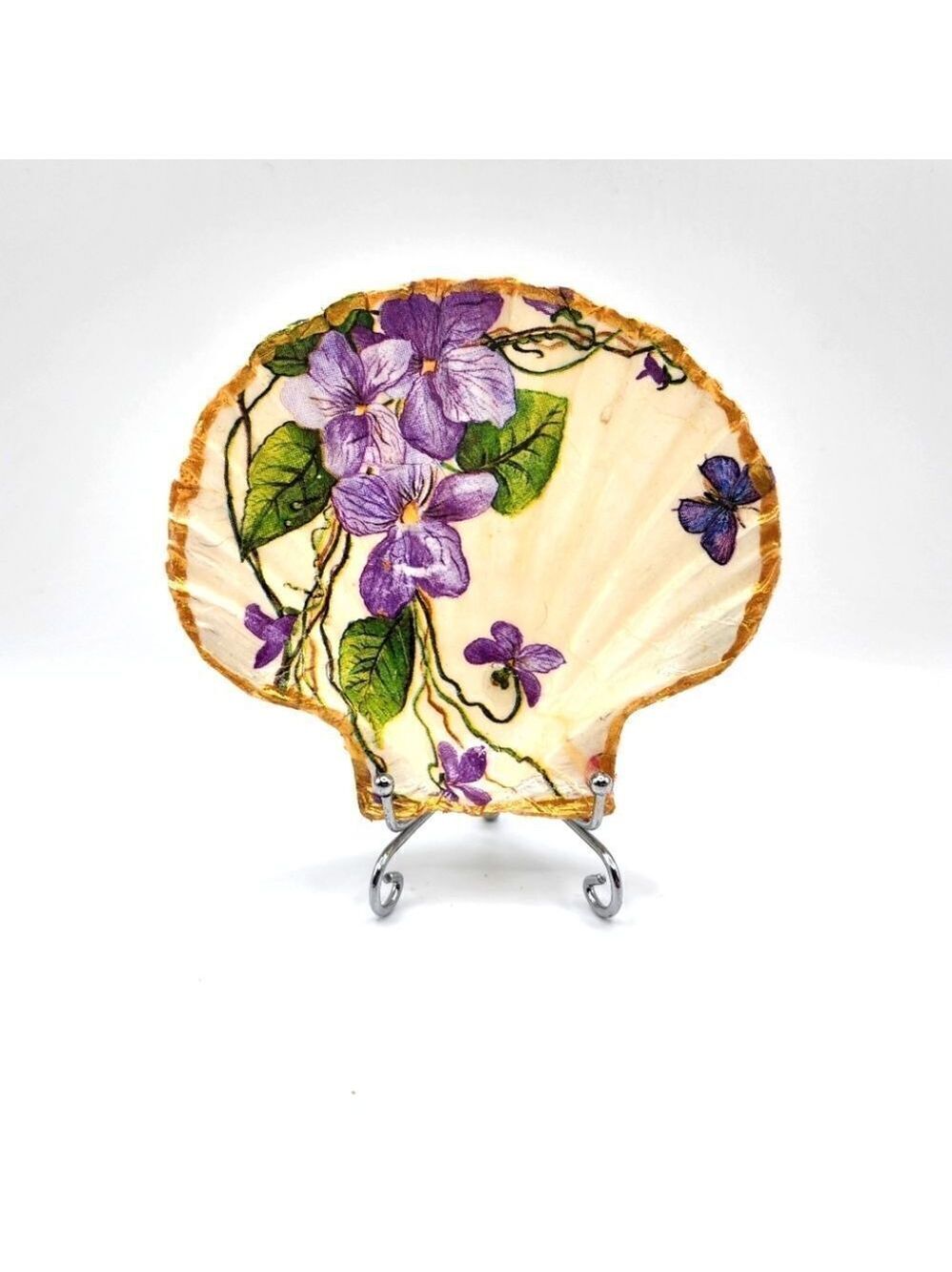 Decoupage Scalloped shell Light Purple flowers with butterfly